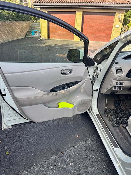Nissan Leaf 8 of 23