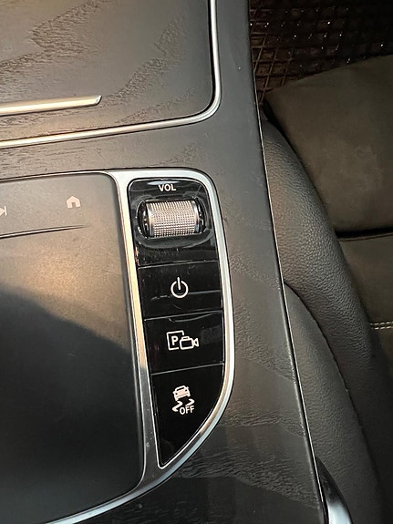 Mercedes-Benz GLC220 d 27 of 30