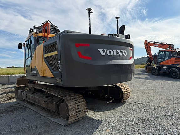Volvo EC250 EL 4 of 27