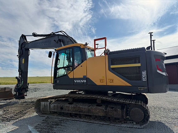 Volvo EC250 EL 3 of 27