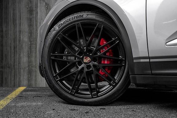 Porsche Macan 12 of 30