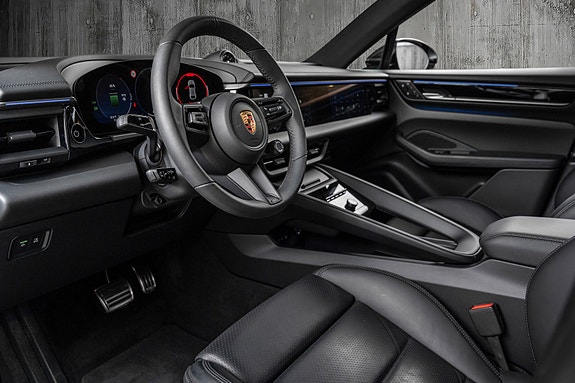 Porsche Macan 15 of 30