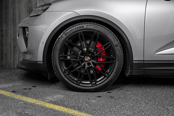Porsche Macan 13 of 30