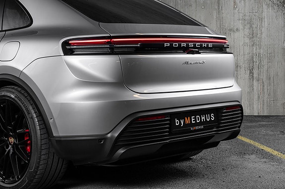 Porsche Macan 4 of 30