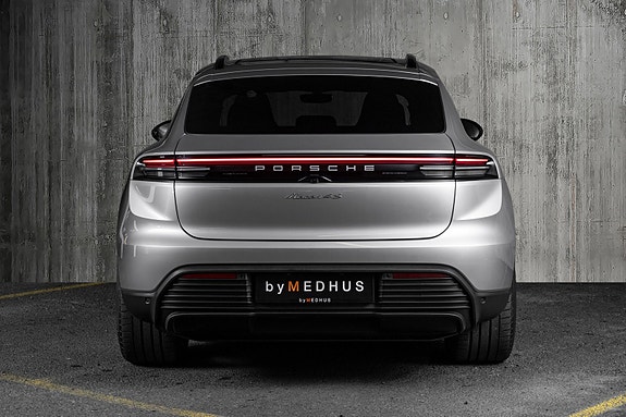 Porsche Macan 5 of 30