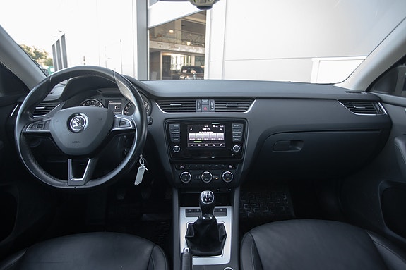 Skoda Octavia 10 of 27