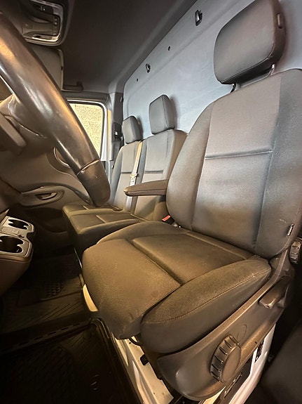 Mercedes-Benz Sprinter 319 17 of 30