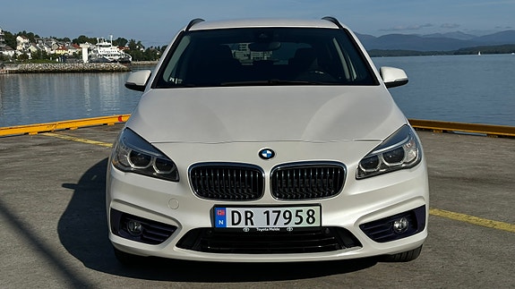 BMW 225xe 12 of 26