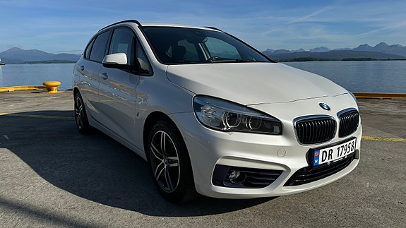 BMW 225xe 2 of 26