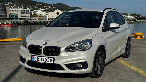 BMW 225xe 11 of 26