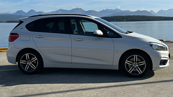 BMW 225xe 4 of 26