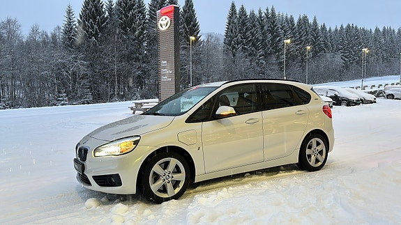 BMW 225xe 21 of 26