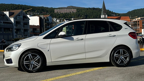 BMW 225xe 9 of 26
