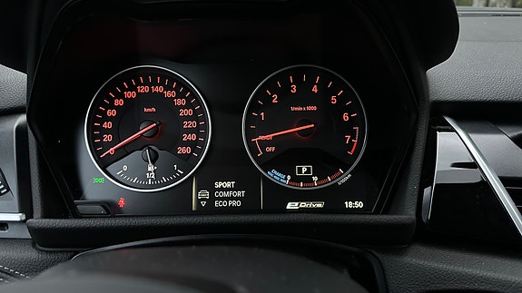 BMW 225xe 27 of 30