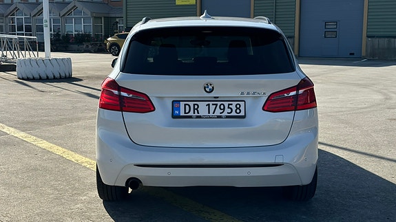 BMW 225xe 7 of 26