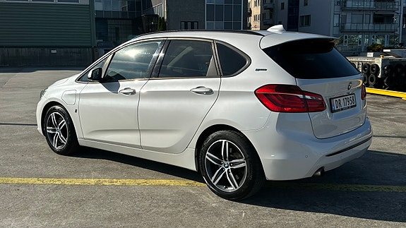 BMW 225xe 8 of 26