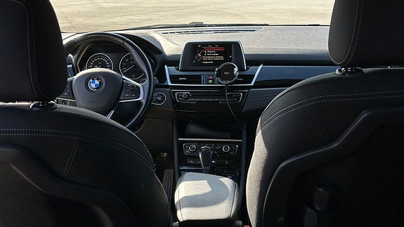 BMW 225xe 18 of 26