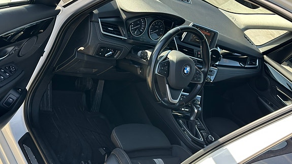 BMW 225xe 16 of 26