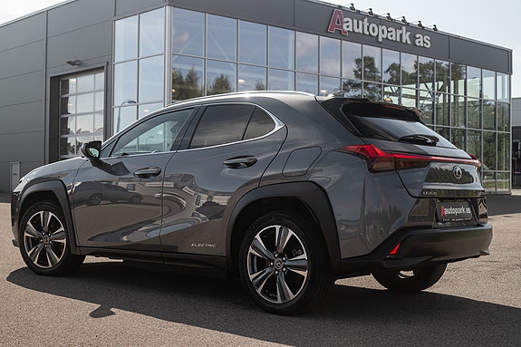 Lexus UX300e 4 of 30