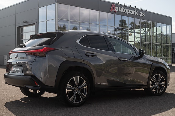 Lexus UX300e 6 of 30