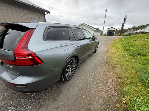 Volvo V60 2 of 4