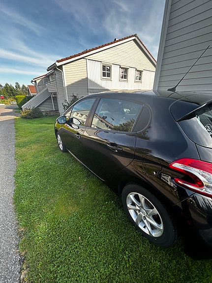 Peugeot 208 4 of 30