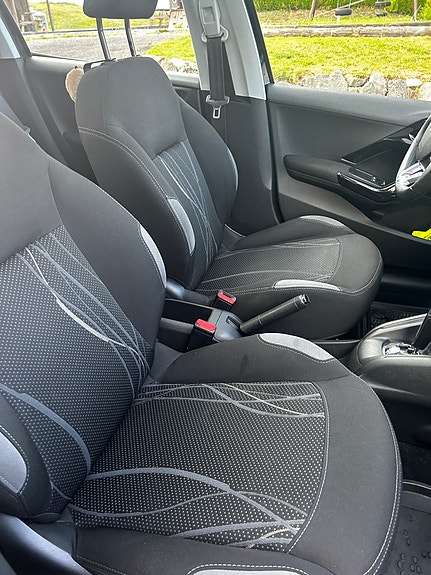 Peugeot 208 27 of 30