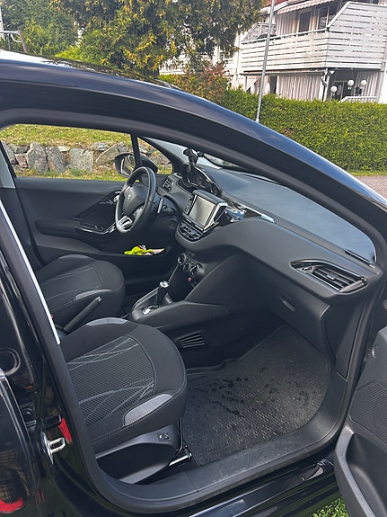 Peugeot 208 25 of 30