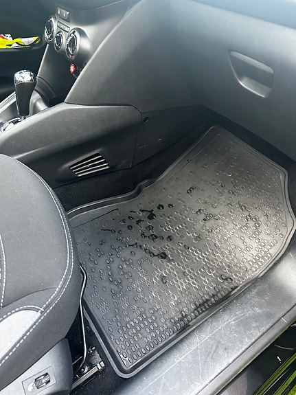 Peugeot 208 26 of 30
