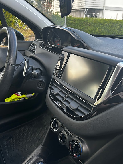 Peugeot 208 30 of 30