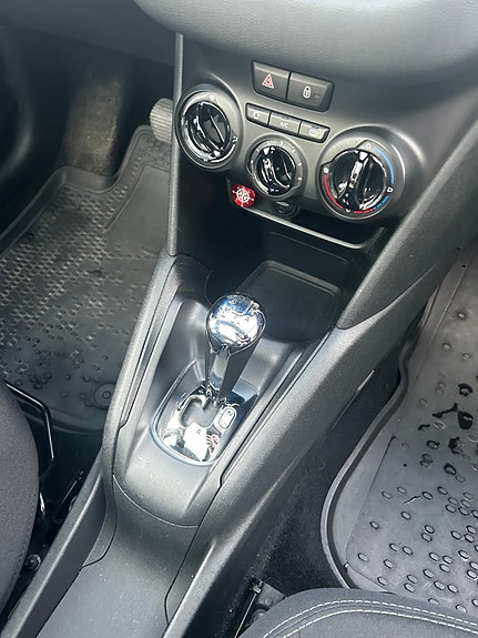 Peugeot 208 29 of 30
