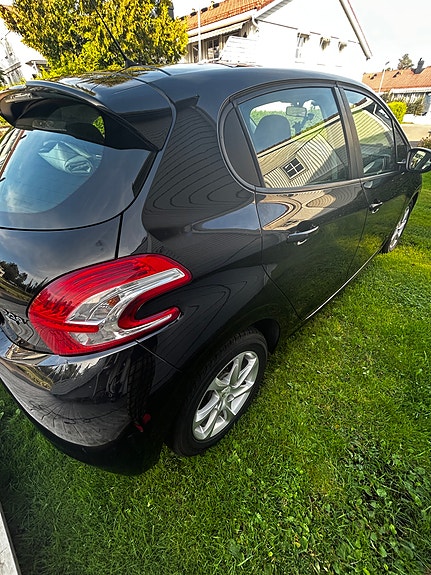 Peugeot 208 8 of 30