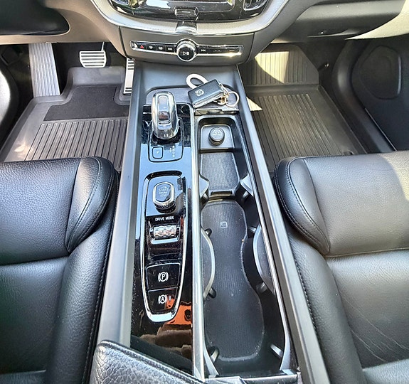 Volvo XC60 14 of 30