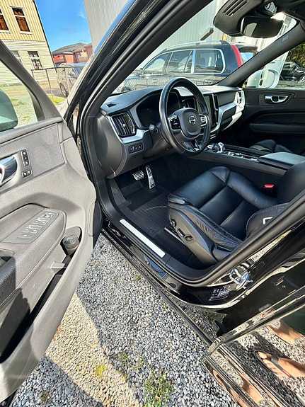 Volvo XC60 25 of 30