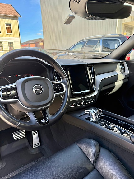 Volvo XC60 12 of 30