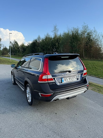 Volvo XC70 11 of 28
