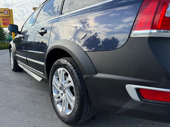 Volvo XC70 14 of 28