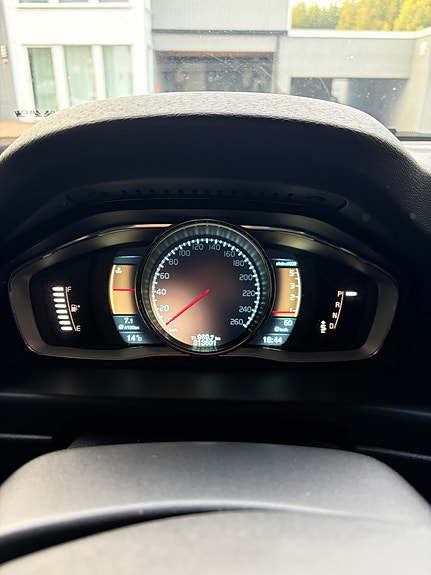 Volvo XC70 22 of 28