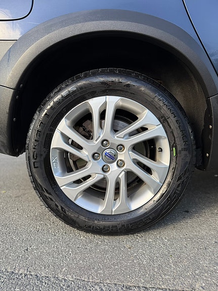 Volvo XC70 12 of 28