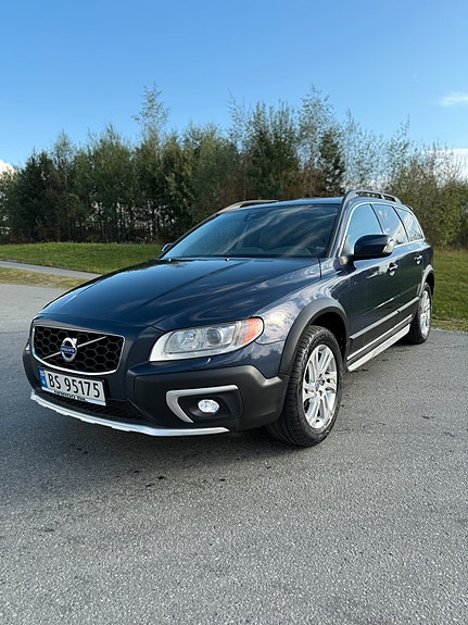 Volvo XC70 2 of 28