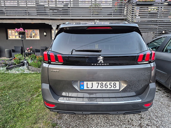 Peugeot 5008 2 of 26