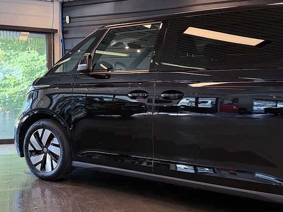 Volkswagen ID. Buzz 8 of 30