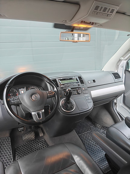 Volkswagen Multivan 5 of 19