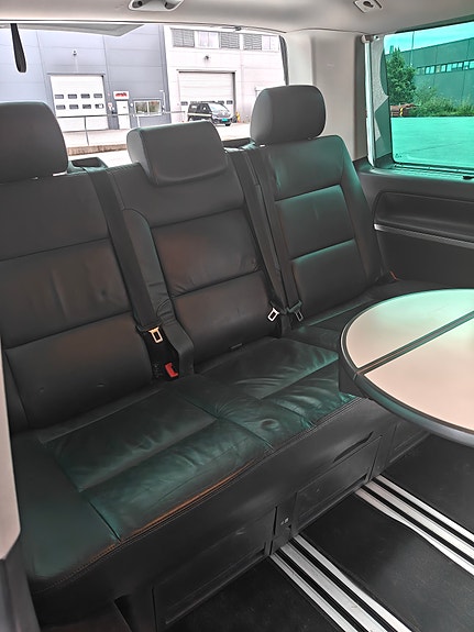 Volkswagen Multivan 14 of 19