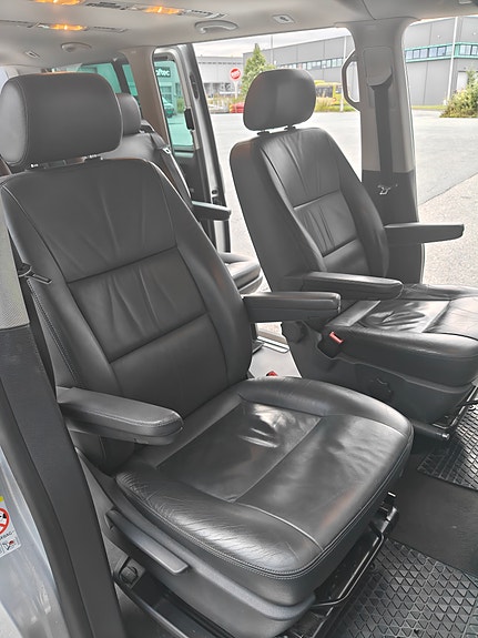 Volkswagen Multivan 7 of 19
