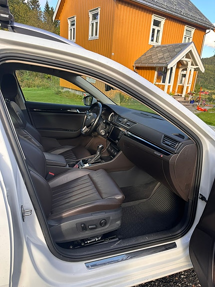 Skoda Superb 17 of 19