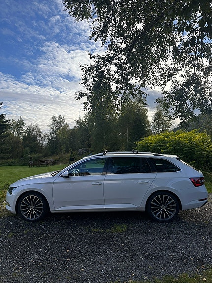 Skoda Superb 2 of 19