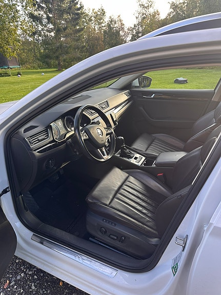 Skoda Superb 9 of 19