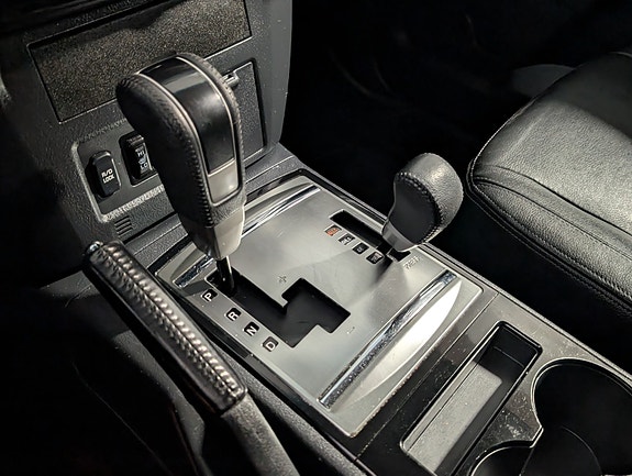 Mitsubishi Pajero 18 of 24
