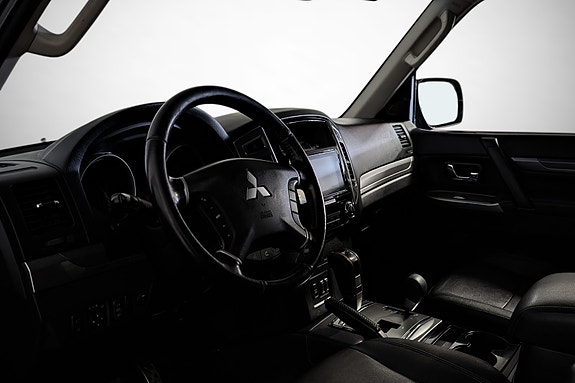 Mitsubishi Pajero 12 of 24